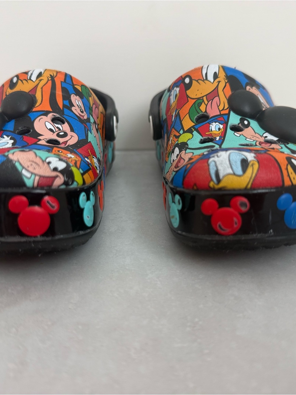 Disney Black Mickey & Friends Toddler Crocs size 8 - Picture 4 of 11